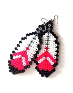 Boucle d’oreilles perles hama plume indien