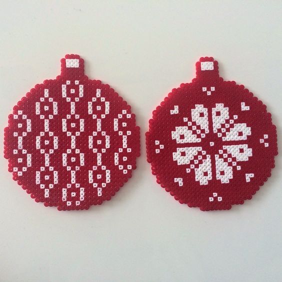Boules de noel suedoise perles a repasser hama