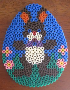 Lapin perles hama oeufs paques repasser