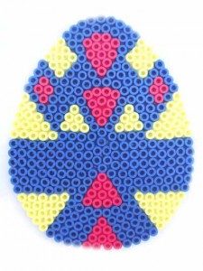 Oeufs perles hama repasser paques