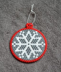 Boules suspension noel perles a repasser hama flocons