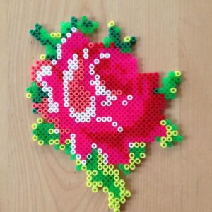 Fleurs perles hama a repasser rose