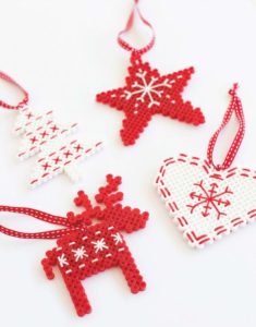Ornements perles a repasser hama noel