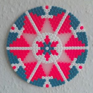 Mandala perles a repasser hama sous verre
