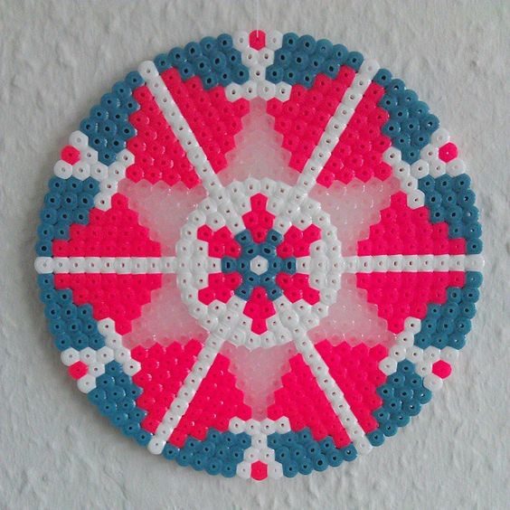 Mandala perles a repasser hama sous verre