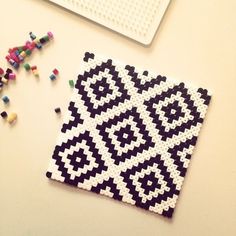 Sous verre noir blanc perles a repasser hama