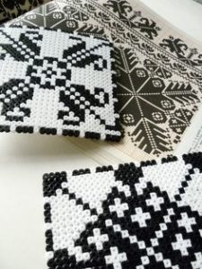 Sous verre graphique perles a repasser hama 1
