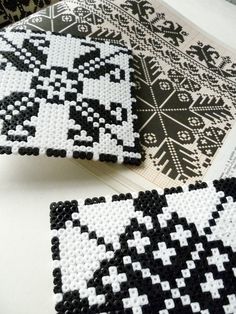Sous verre graphique perles a repasser hama 1