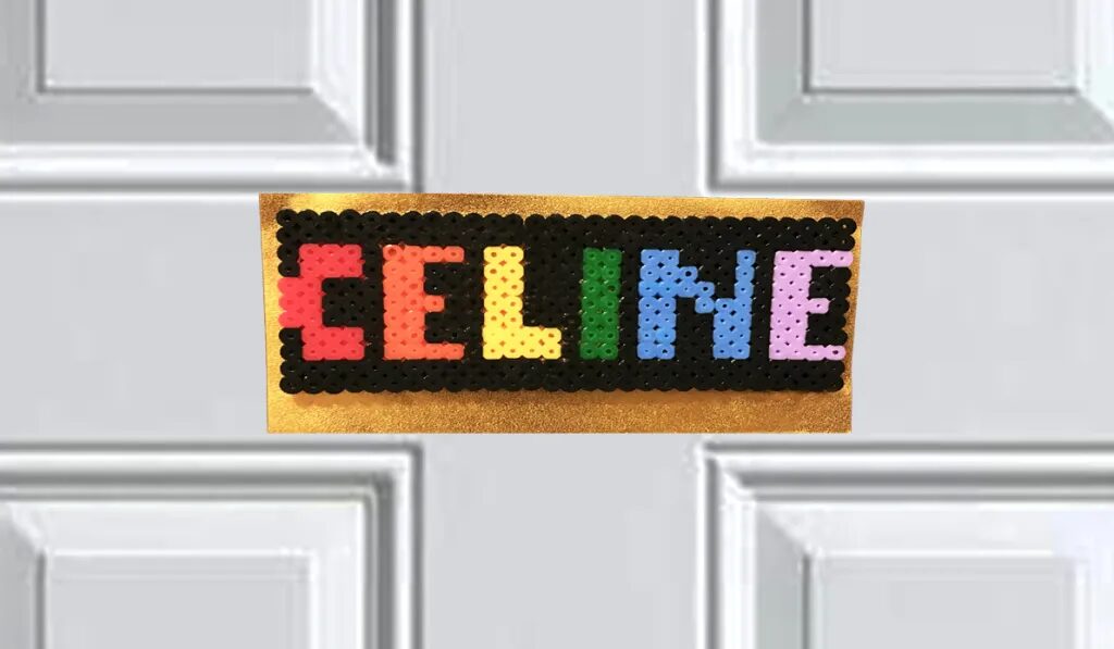 Plaque de porte prenom en perles a repasser