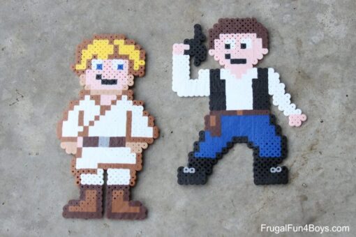 Plusieurs personnages Star Wars realises en perles a repasser