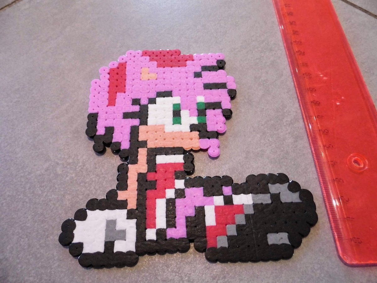 Amy Rose (Sonic) en perles a repasser