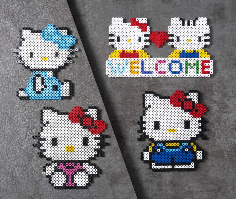 Hello Kitty au grand nœud rouge