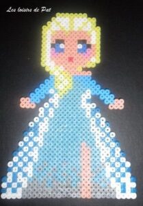 La Reine des Neiges en perles à repasser : plus de 12 modèles givrés pour perler Elsa, Anna et Olaf avec les enfants