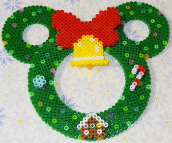 couronne de noel mickey mouse en perles hama