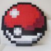 Pokémon : attrapez-les en perles Hama ! pokemon___large_perler hama_bead_pokeball_by_heatbish-d6einr4