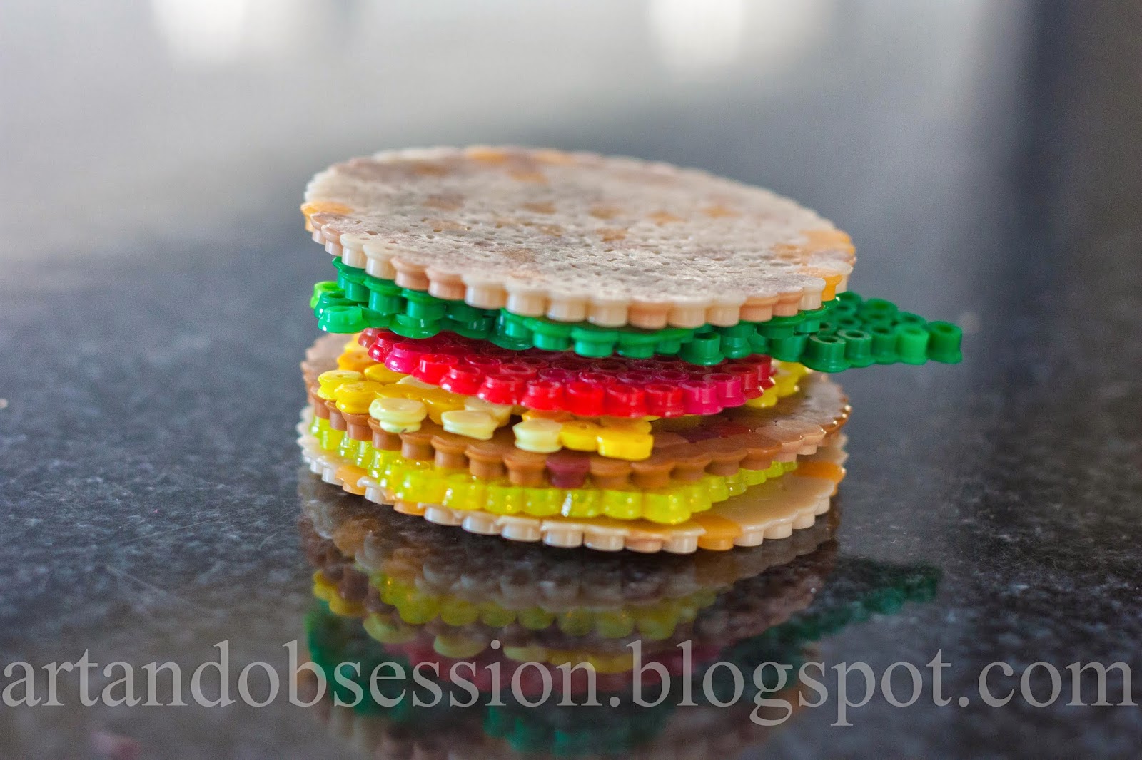 /home/sacripanuv/modeles hama.com/wp content/uploads/2016/08/160813 img cheeseburger perles hama diy dinette