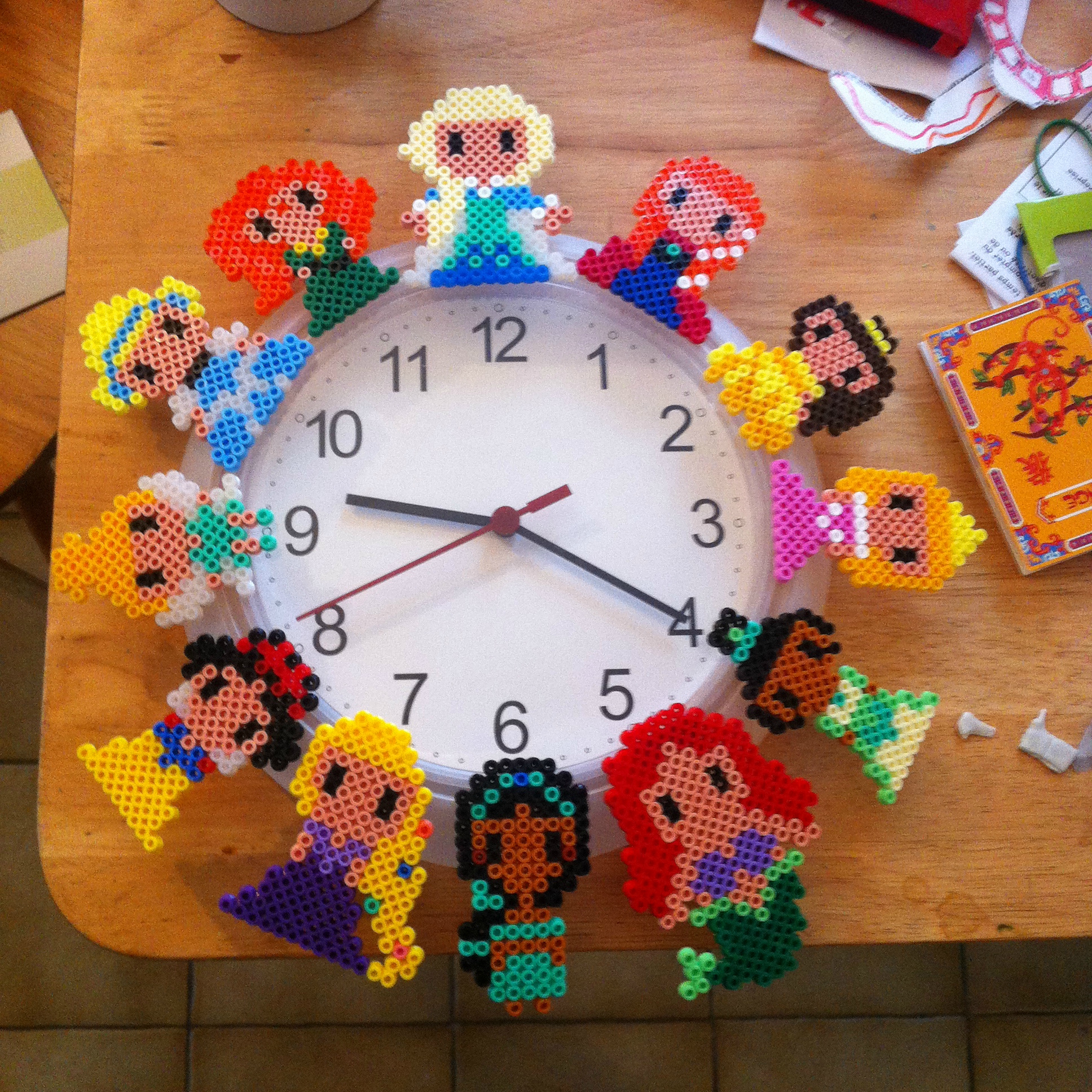 princesses-disney-hama-perles-repasser-horloge-diy