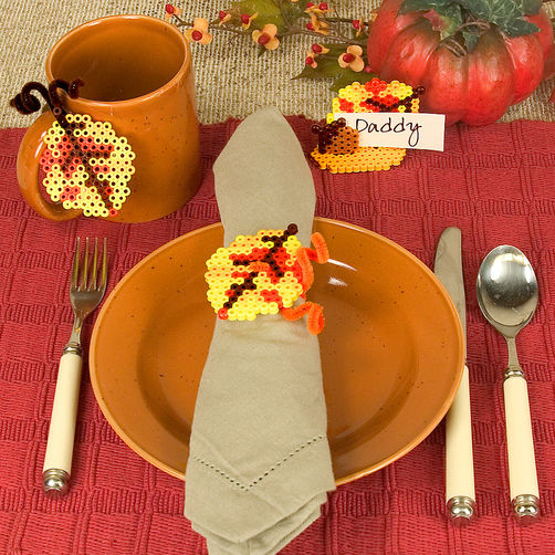 /home/sacripanuv/modeles hama.com/wp content/uploads/2016/10/161002 thanksgiving table automne perles hama feuilles gland