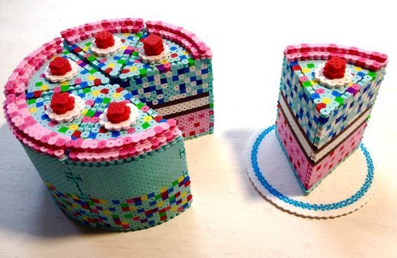 /home/sacripanuv/modeles hama.com/wp content/uploads/2016/10/161010 gateau multicolores 3d perles hama a repasser