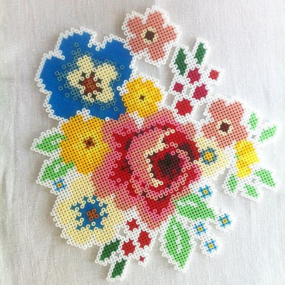 fleurs-perles-a-repasser-hama-rose-modeles