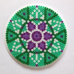 /home/sacripanuv/modeles hama.com/wp content/uploads/2016/11/161117 mandalas sous verre perles a repasser hama